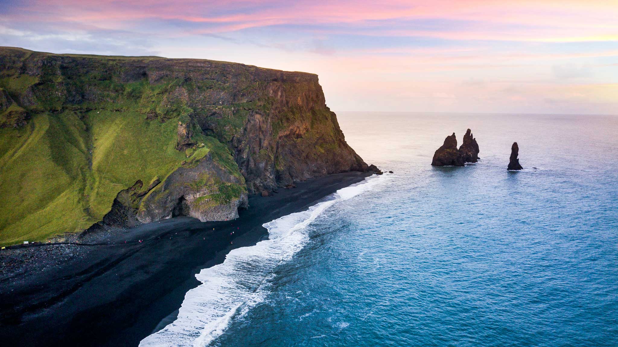 Reynisdrangar, i troll pietrificati davanti a Vík