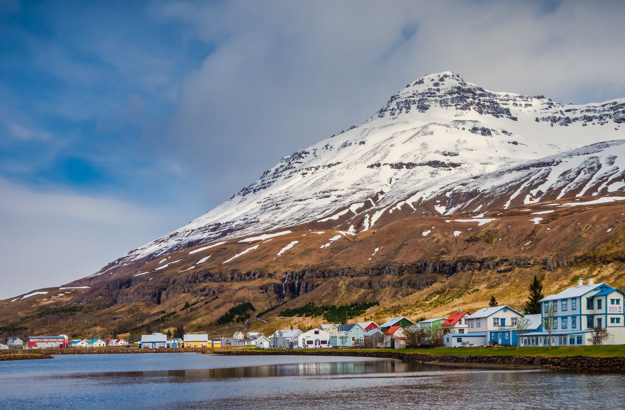 Photo of spot Seydisfjordur rainbow street