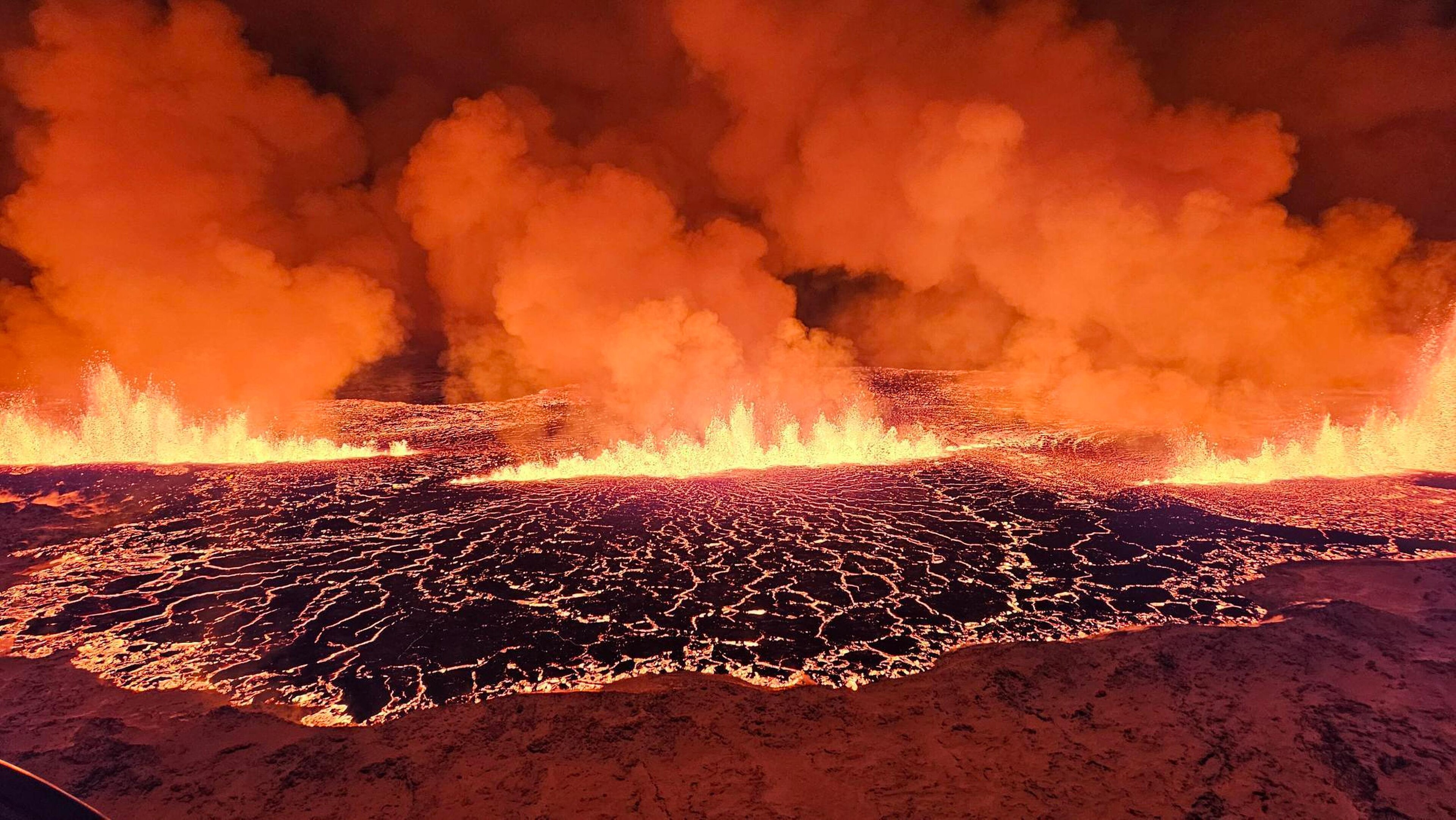 Eruption bei Sundhnúkur nahe Grindavík, Halbinsel Reykjanes
